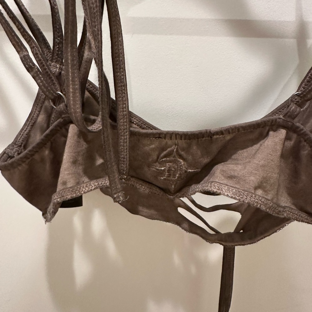 Darker Wavs CROSSFADE WASHED SHREDDED BRALETTE - Picture 3 of 4